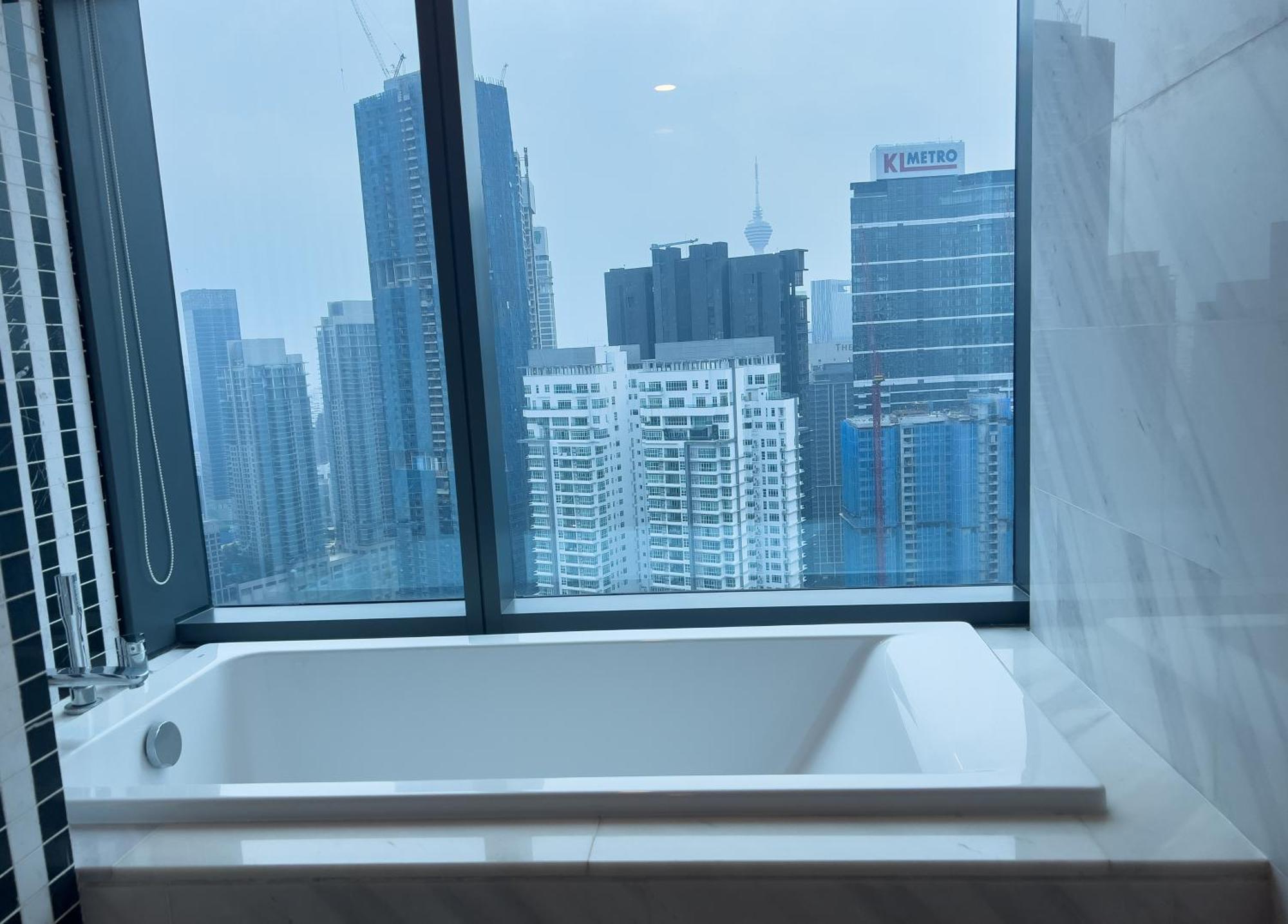 Crystal Suite At Eaton Klcc Куала-Лумпур Экстерьер фото